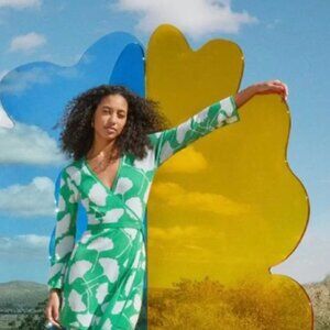 NWOT DVF + Target Knit Floral Long Sleeve V-Neck Green Wrap Sweater